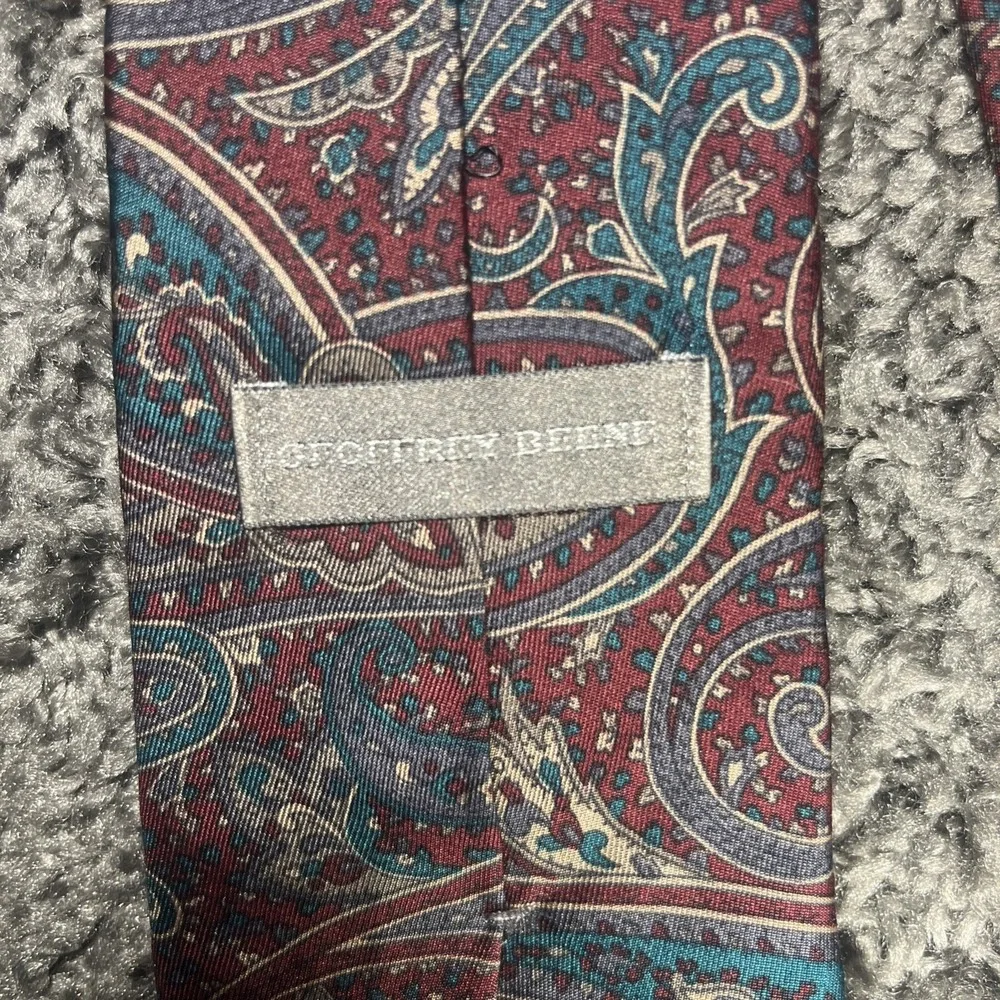 VTG Geoffrey Beene Paisley Made In‎ USA Italian Silk Fabric Neck Tie